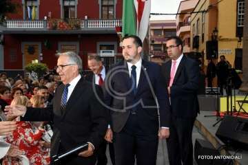  Telde con el empresario Grisaleña en la lectura del pregón de Santiago 2018 (Foto Antonio Alí)